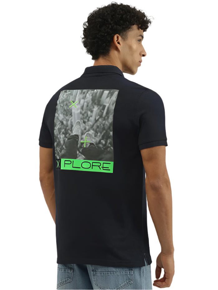 MEN'S RELAXED FIT POLO NECK GRAPHIC PRINT T-SHIRT