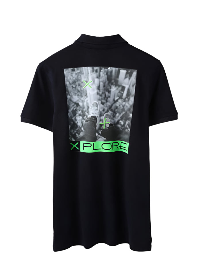 MEN&#39;S RELAXED FIT POLO NECK GRAPHIC PRINT T-SHIRT