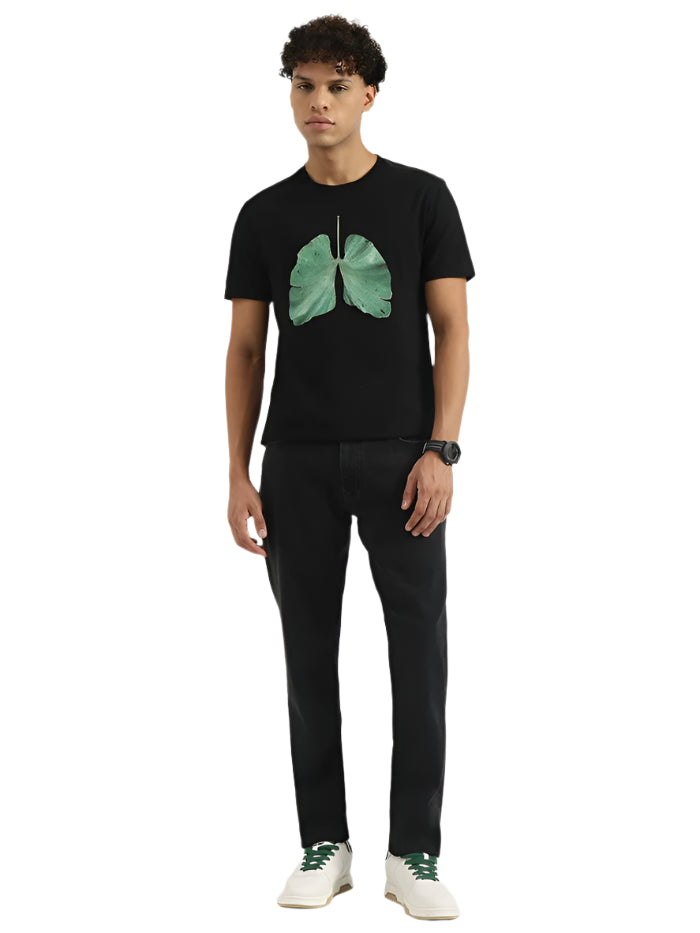 MEN&#39;S REGULAR ROUND NECK GRAPHIC PRINT T-SHIRT