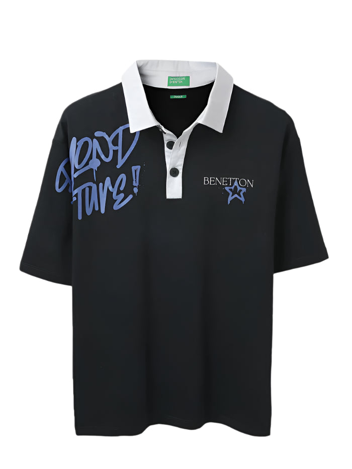 MEN&#39;S OVERSIZED FIT POLO NECK PRINTED T-SHIRT