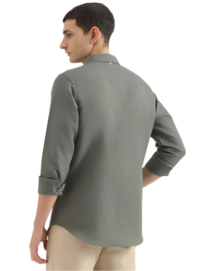 MEN'S REGULAR FIT SPREAD COLLAR SOLID SHIRT