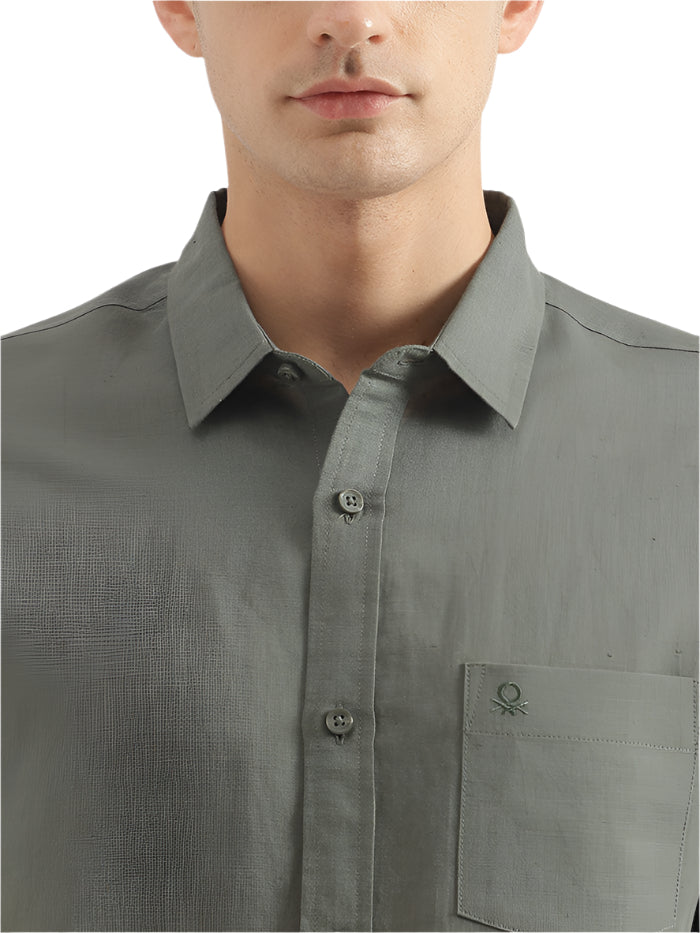 MEN&#39;S REGULAR FIT SPREAD COLLAR SOLID SHIRT