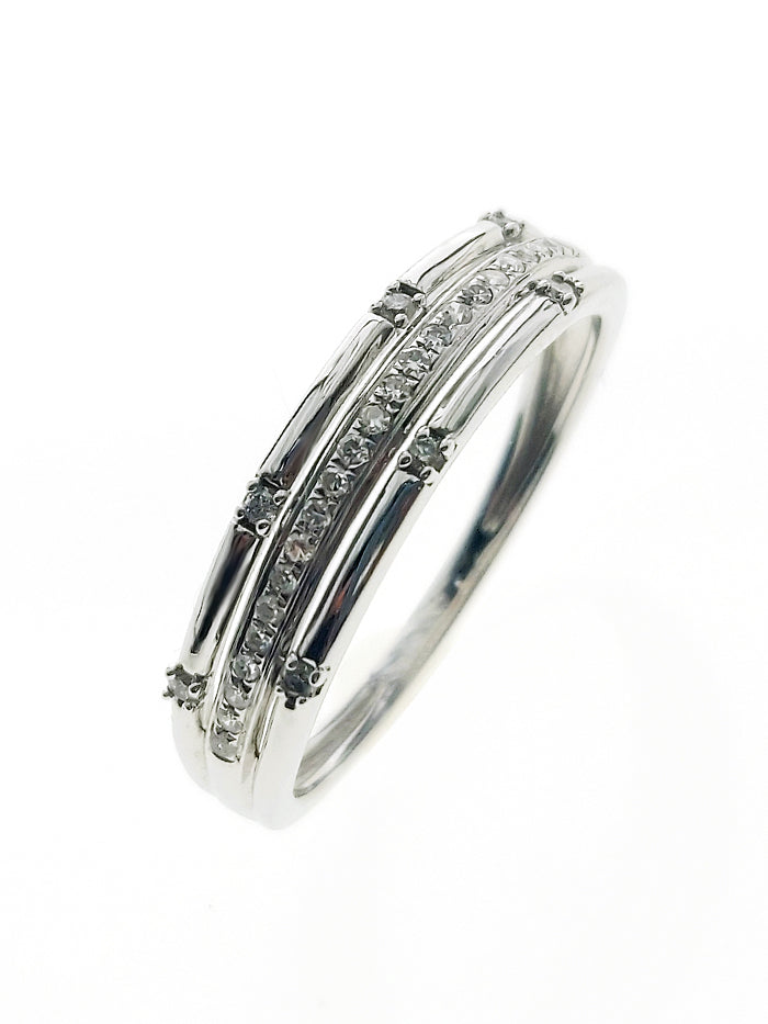 18K WHITE GOLD RING SET WITH DIAMONDS