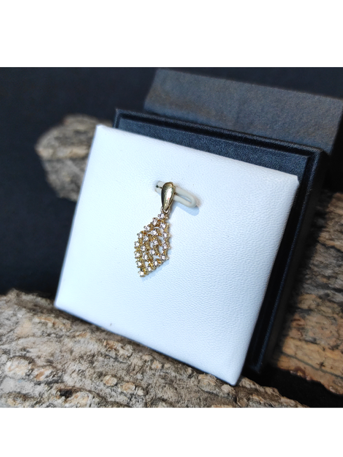 Yellow gold pendant