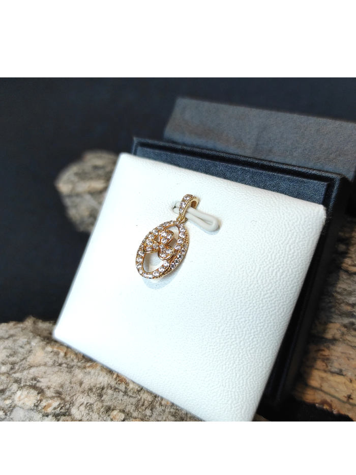 Yellow gold pendant
