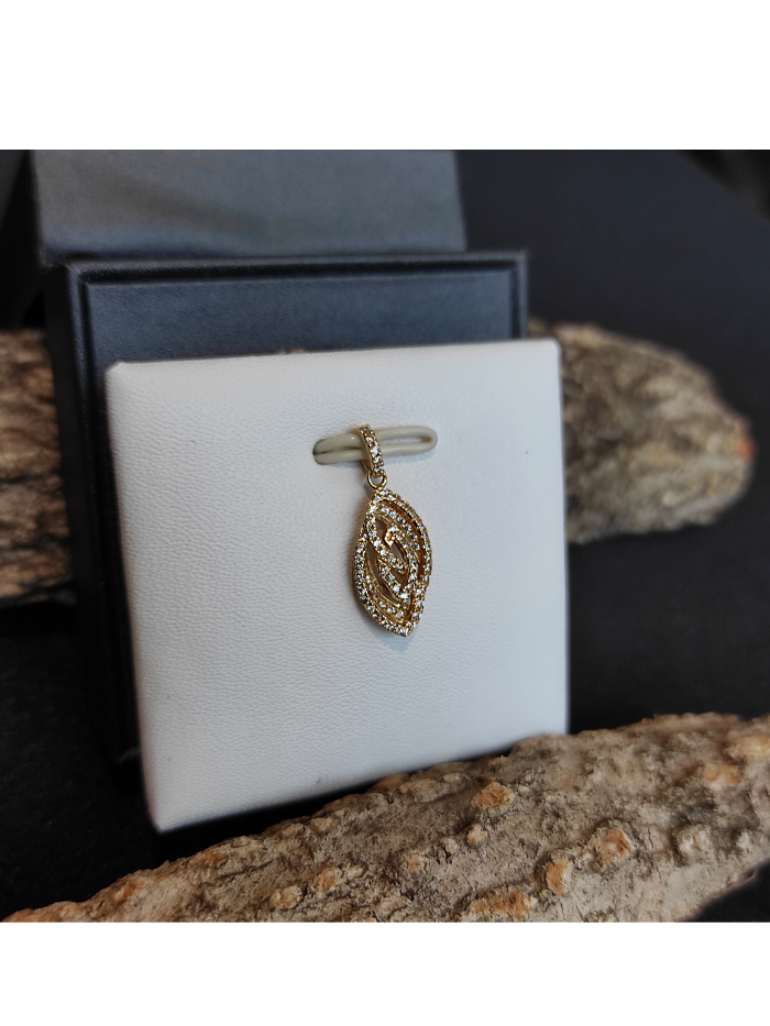 Yellow gold pendant